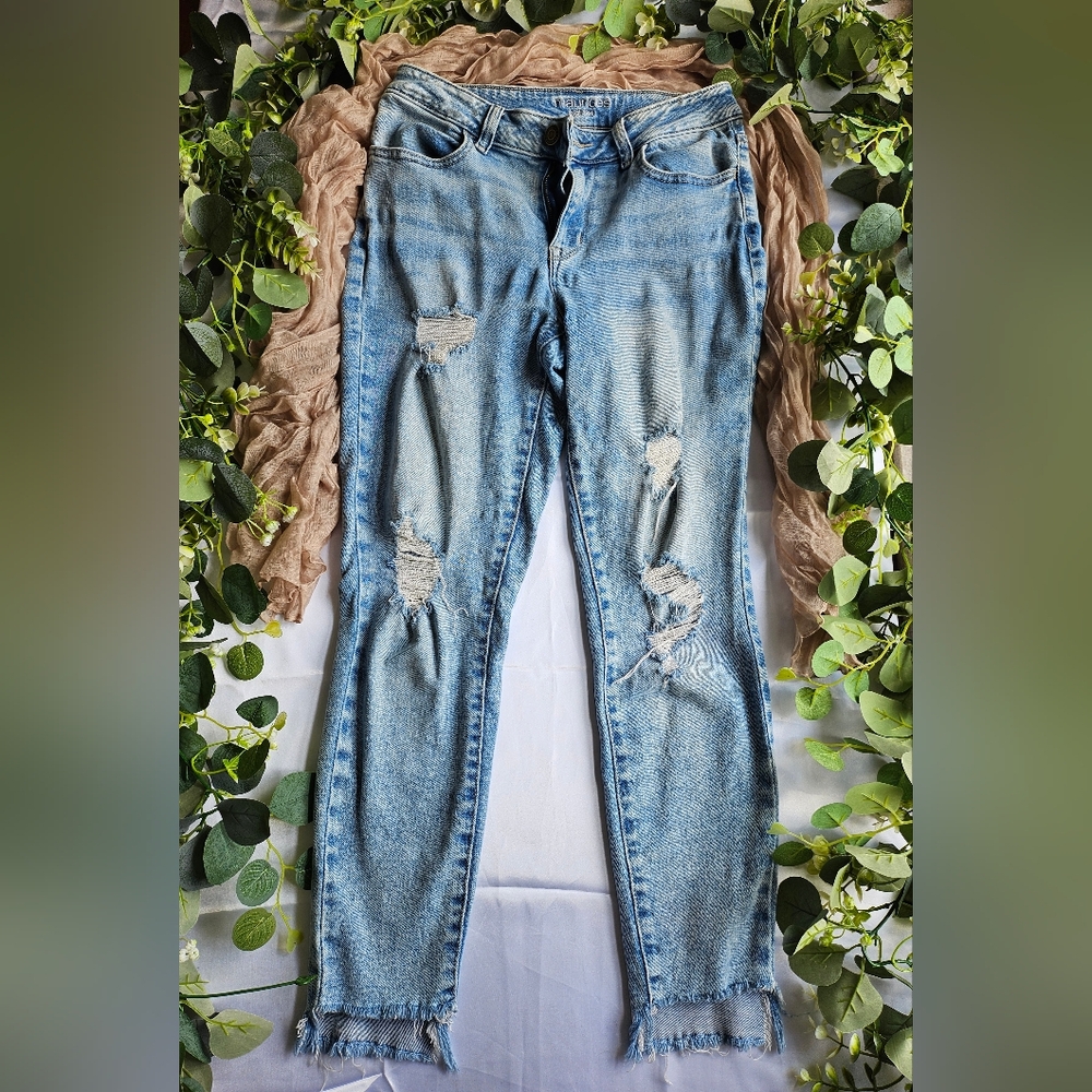 Maurices sz8 high rise light wash distressed jeans